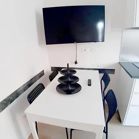 Easy Room Italy-3